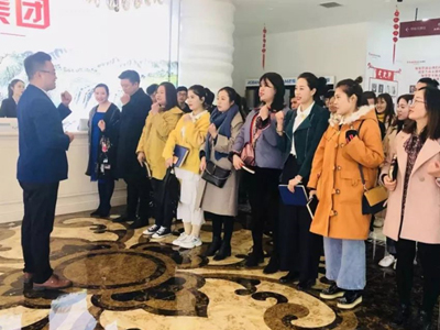 熱烈歡迎丨昌禾商學院，柔然彩虹隊光臨寧夏昌禾裝飾參觀學習！